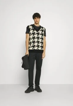 Pier One 5 PACK - T-Shirt Basic - White/black/dark Blue